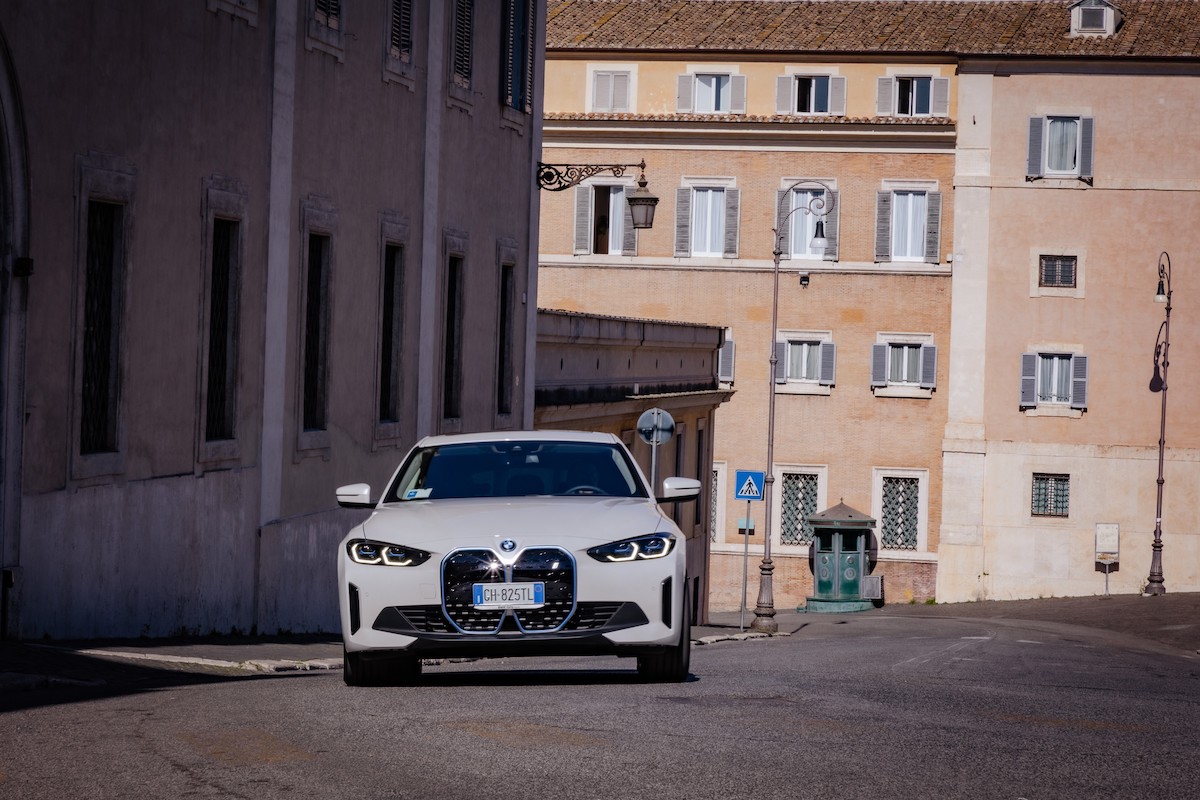 BMW lancia I4, il suo primo modello puramente elettrico