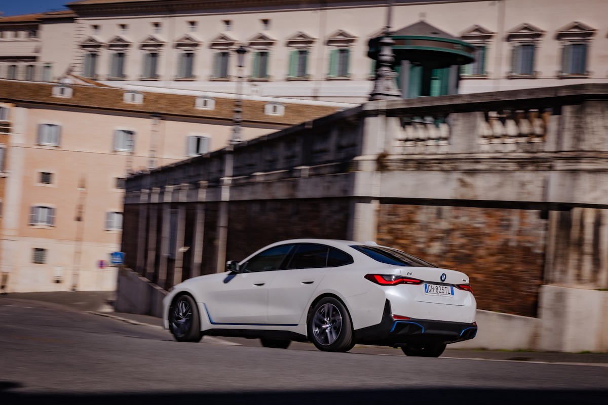 BMW lancia I4, il suo primo modello puramente elettrico