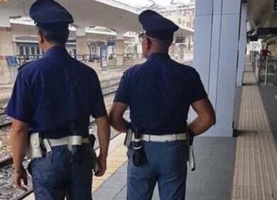 Milano, borseggiatrice arrestata a Lambrate durante un servizio tv