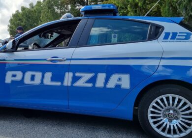 Pavia, picchia madre e padre invalido per avere denaro: arrestato