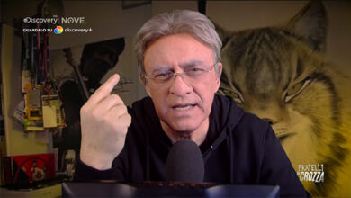 Crozza/Red Ronnie “c’e’ chi crede alla scienza e chi crede a Iva Zanicchi”