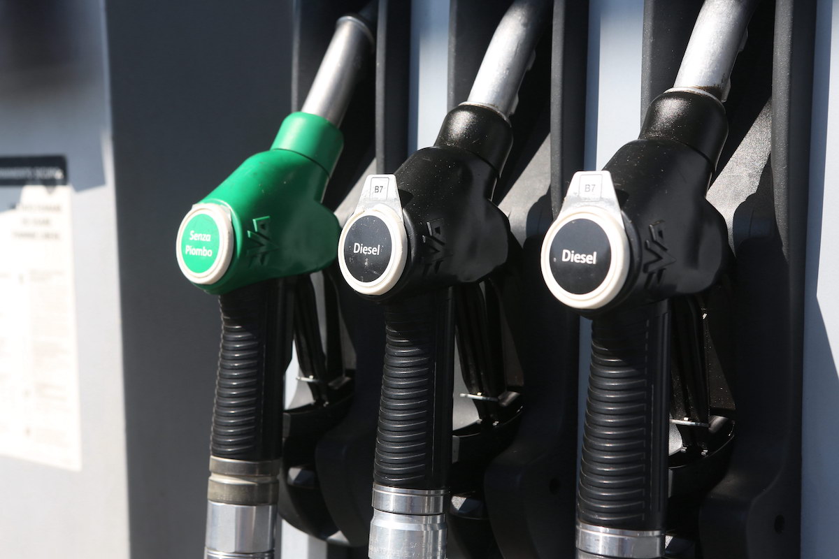Carburanti: il prezzo che sale, il dubbio sugli “speculatori” e 3 domande… Carburanti: il prezzo che sale, il dubbio sugli “speculatori” e 3 domande…