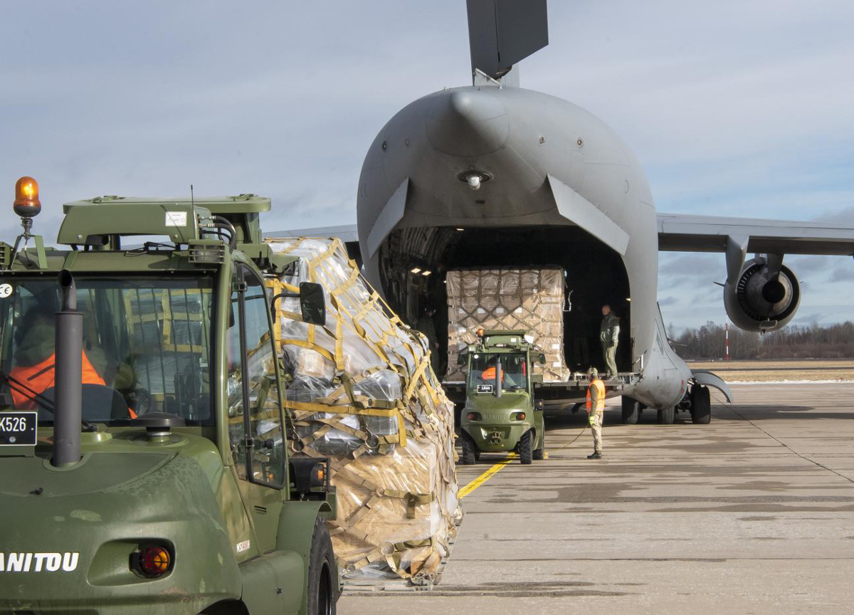Guerra Ucraina, Putin schiera nuove armi. Terrore Romania: “Nato stia ferma” Guerra Ucraina, Putin schiera nuove armi. Terrore Romania: “Nato stia ferma”