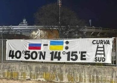 Calcio, striscione del Verona con coordinate per i russi per bombardare Napoli