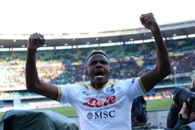 Striscione vergognoso a Verona: coordinate Napoli per missili russi. Poi Osimhen lancia la squadra di Spalletti