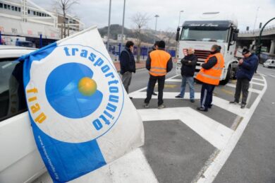 Camionisti sul piede di guerra: avanti con lo sciopero contro i rincari