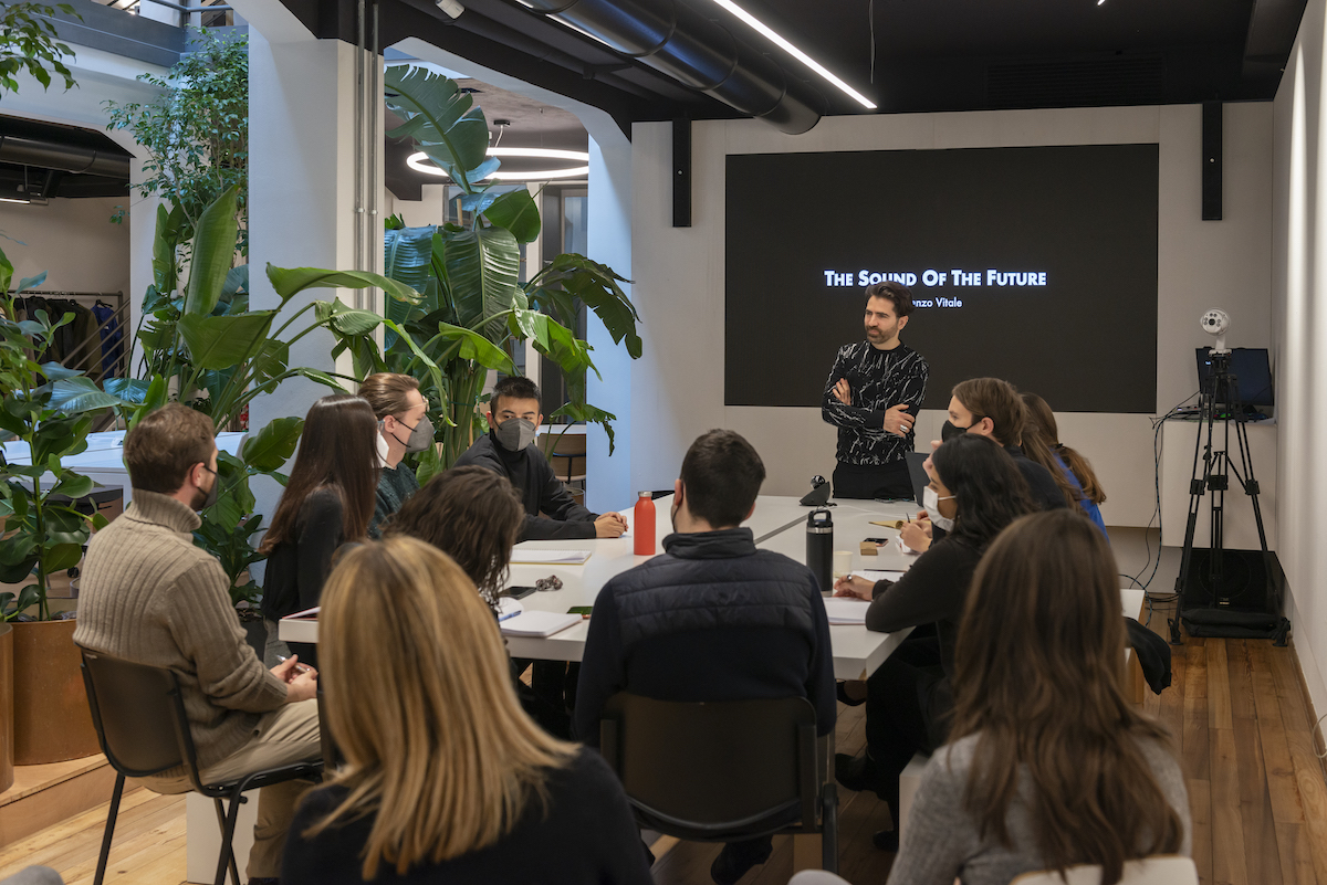 MINI con SOS punta sui giovani