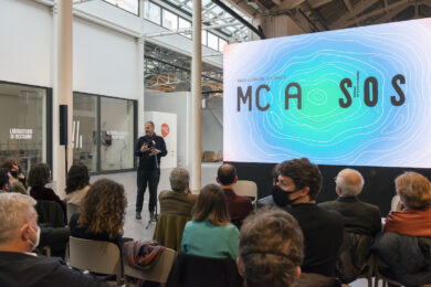 MINI con SOS punta sui giovani