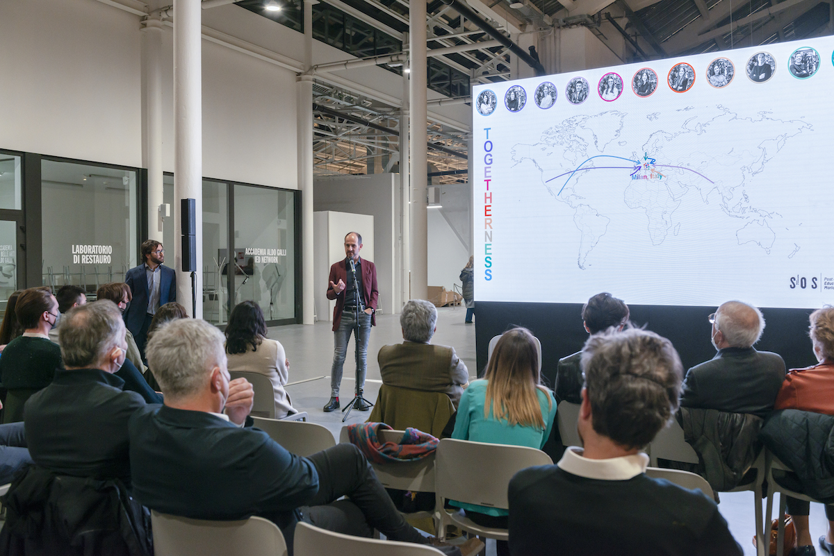 MINI con SOS punta sui giovani