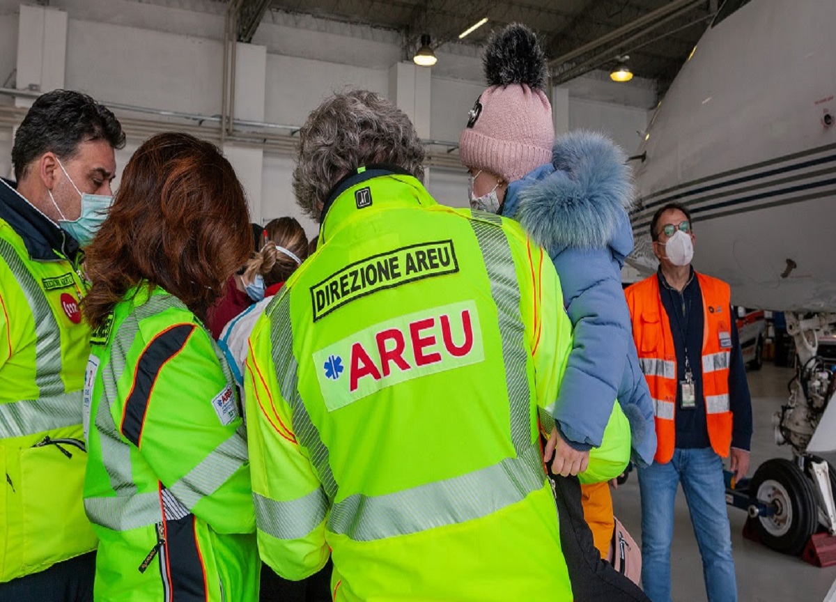 Ucraina, sei bambini malati oncologici sbarcati a Milano. FOTO Ucraina, sei bambini malati oncologici sbarcati a Milano. FOTO