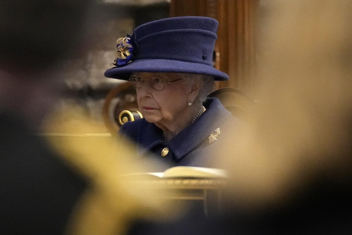 Elisabetta fragile, non tornerà più a Buckingham Palace: “Non posso muovermi”