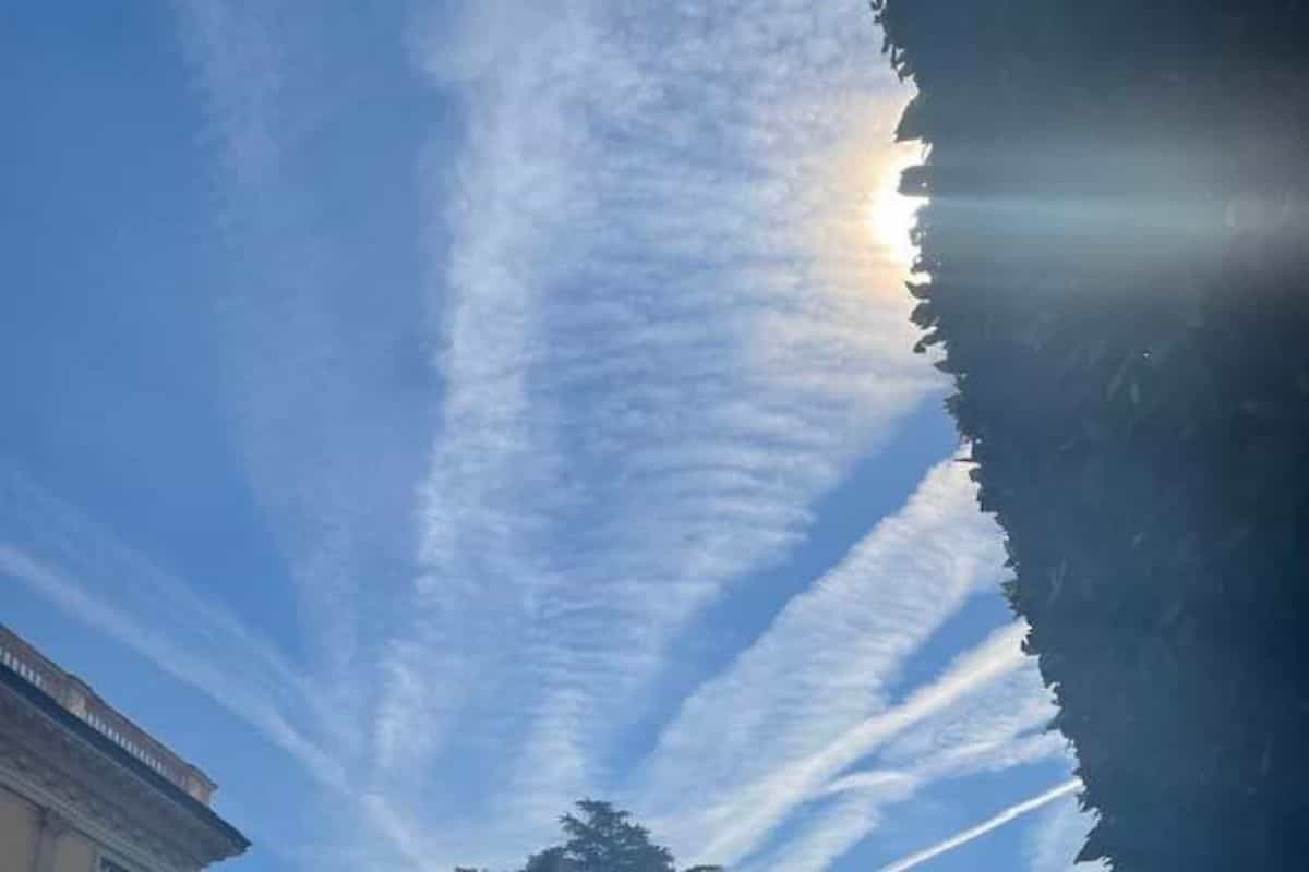 “Allarme scie chimiche”, il no vax Enrico Montesano scatenato sui social