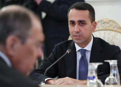 Caro benzina, Di Maio: “Ok a rilascio 60 milioni barili petrolio per far scendere i prezzi”