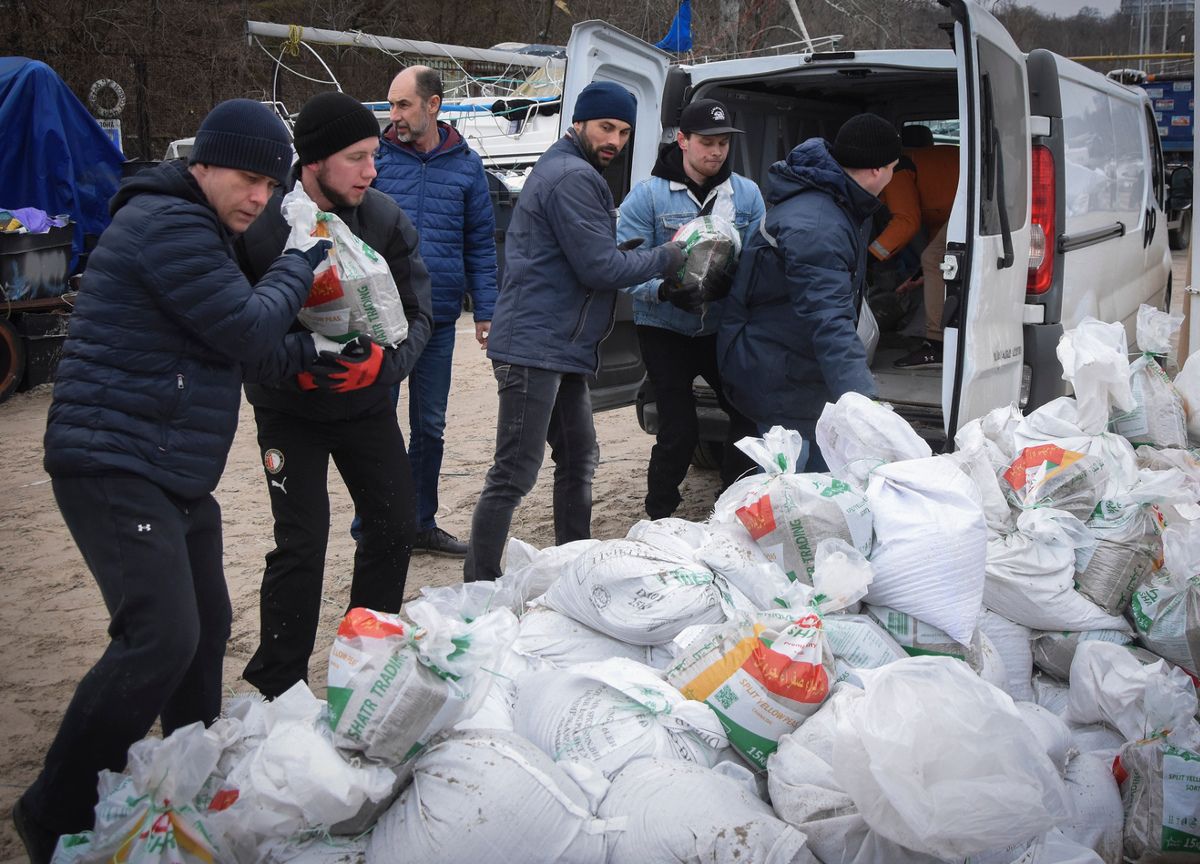 Guerra, parlamentari scavalcano Di Maio. “Noi a Leopoli ci andiamo lo stesso”