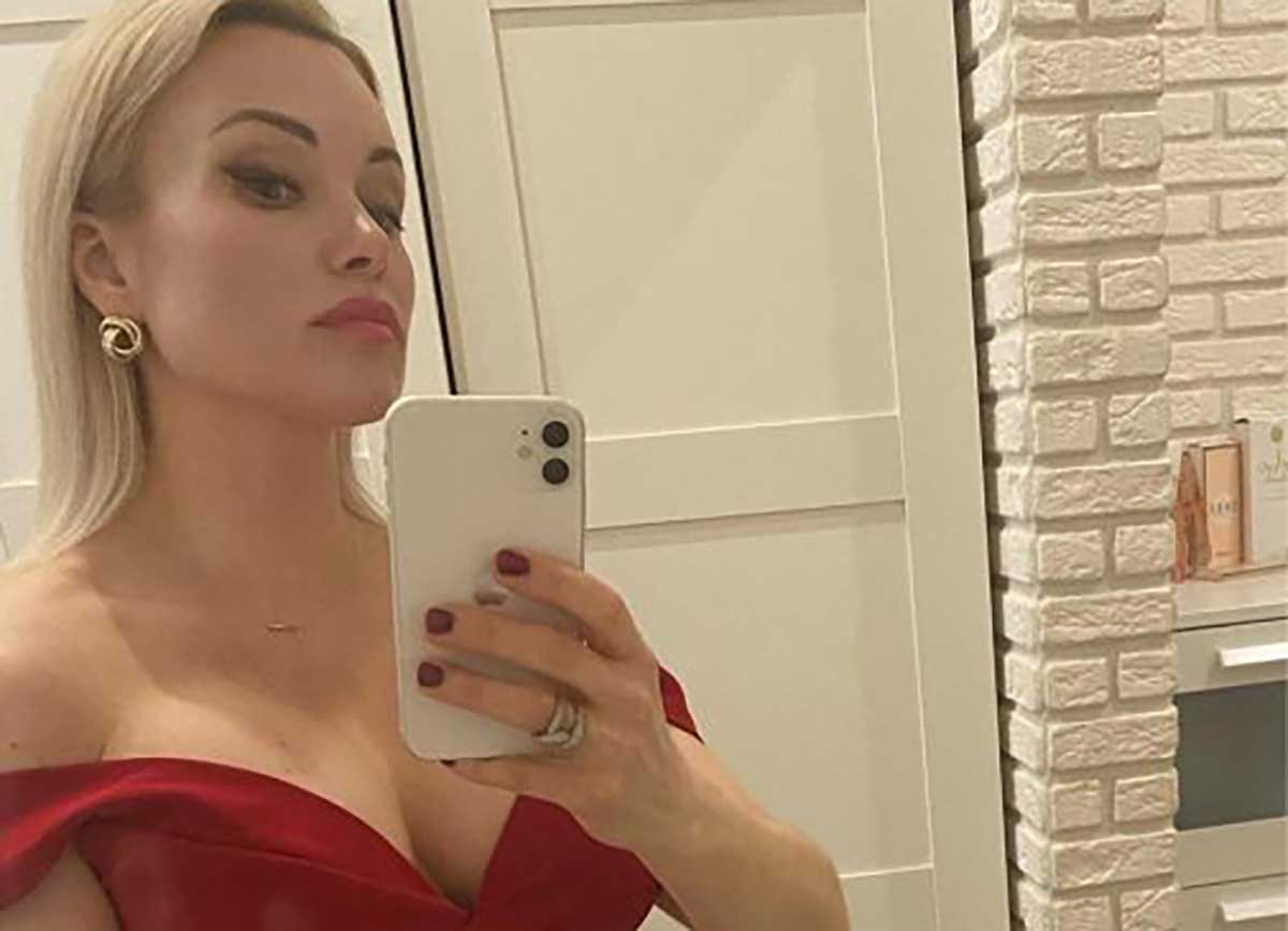 No alla guerra: solo una multa per la bella e coraggiosa Marina Ovsyannikova No alla guerra: solo una multa per la bella e coraggiosa Marina Ovsyannikova