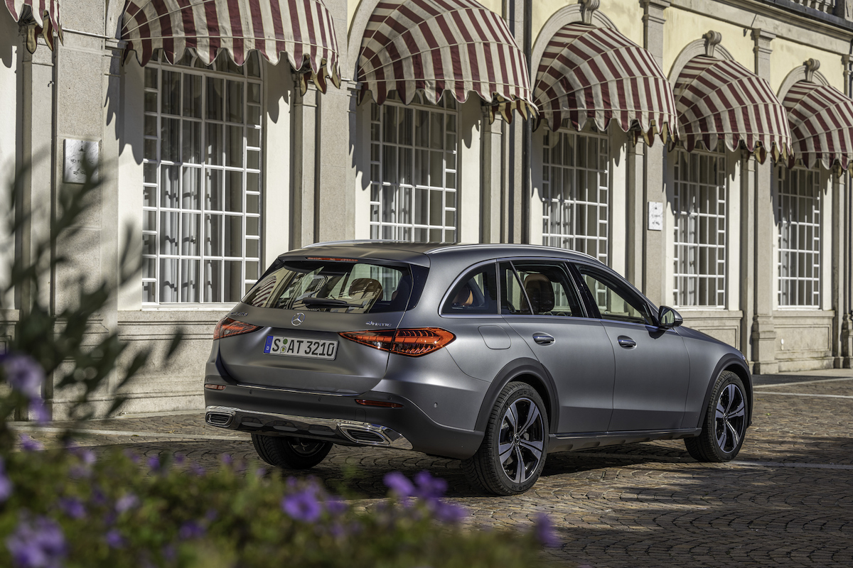 Nuova Mercedes Classe C All-Terrain, ti segue su ogni strada. Nuova Mercedes Classe C All-Terrain, ti segue su ogni strada.