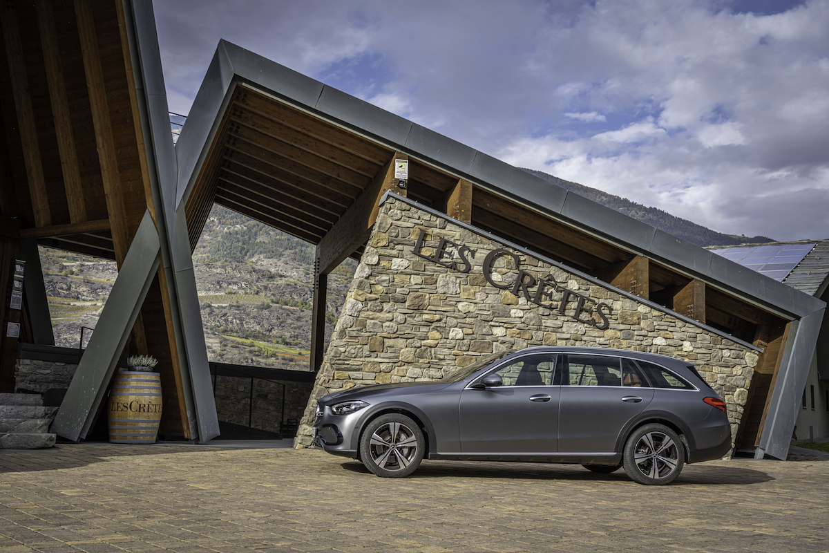 Nuova Mercedes Classe C All-Terrain, ti segue su ogni strada. Nuova Mercedes Classe C All-Terrain, ti segue su ogni strada.