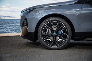 Nuove Pirelli P Zero Elect per la BMW IX, il SUV 100% elettrico