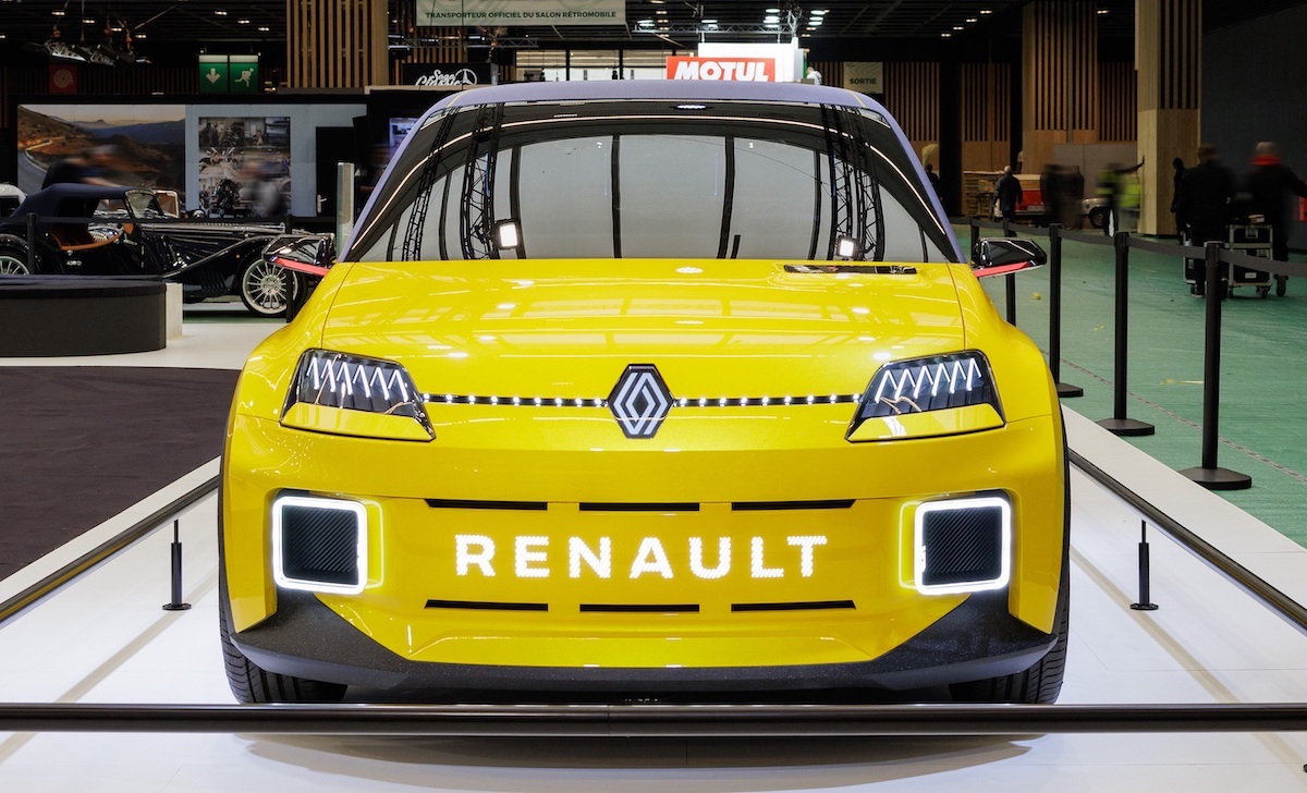 Renault 5 compie 50 anni e li festeggia a Retromobile Parigi
