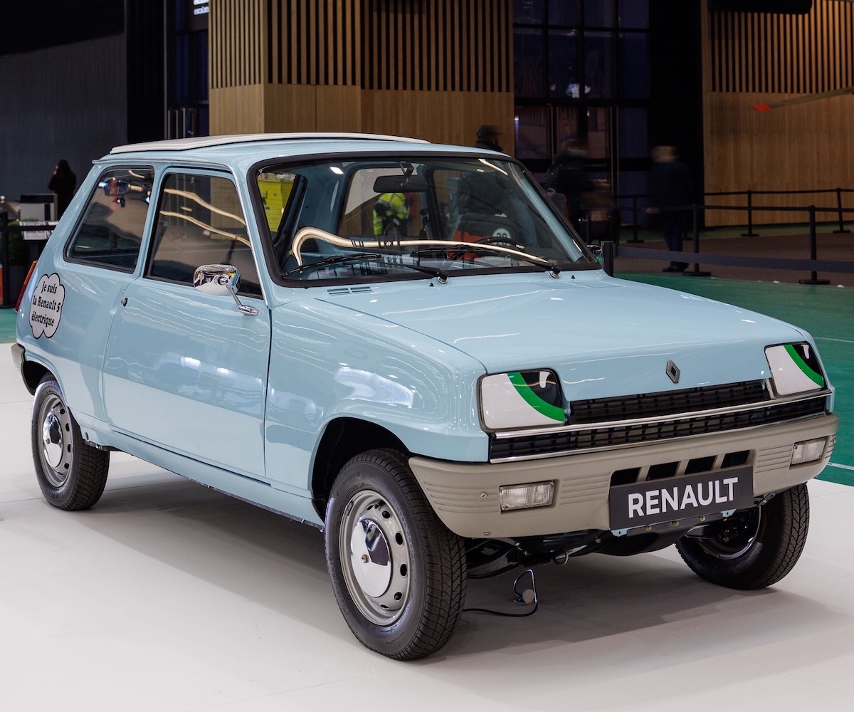 Renault 5 compie 50 anni e li festeggia a Retromobile Parigi