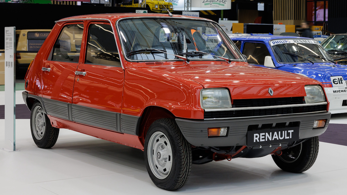 Renault 5 compie 50 anni e li festeggia a Retromobile Parigi