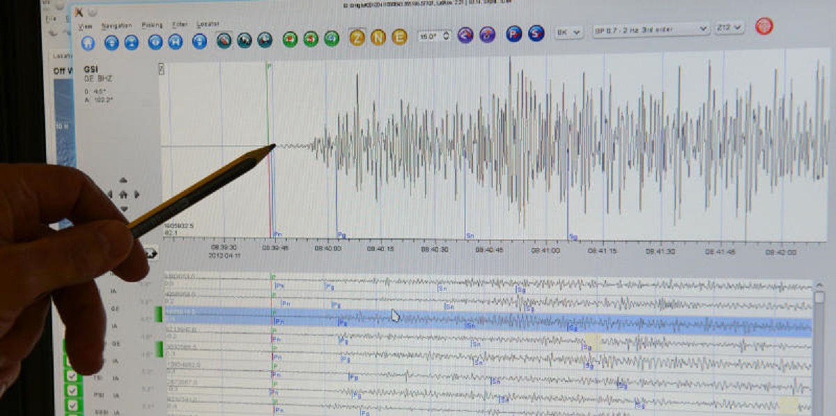 Terremoto a Napoli, forte scossa avvertita nei Campi Flegrei Terremoto a Napoli, forte scossa avvertita nei Campi Flegrei