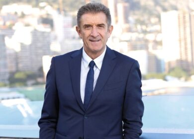 Ucraina, parte la missione di Ezio Greggio per salvare i profughi di guerra