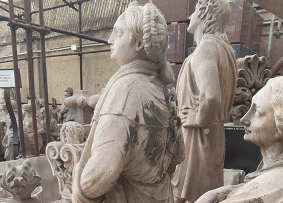 Citi Bank adotta una statua del Duomo di Milano