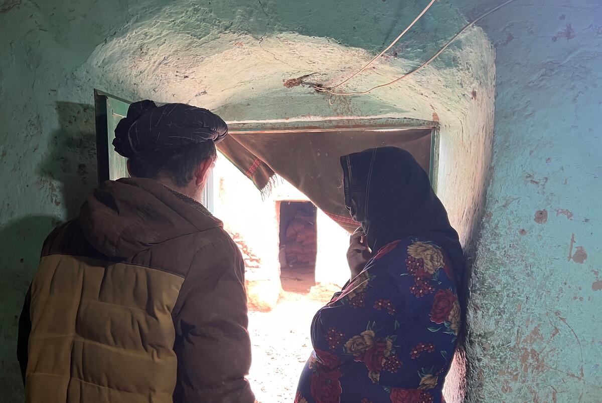 Afghanistan, una madre disperata ha venduto il suo bambino non ancora nato Afghanistan, una madre disperata ha venduto il suo bambino non ancora nato
