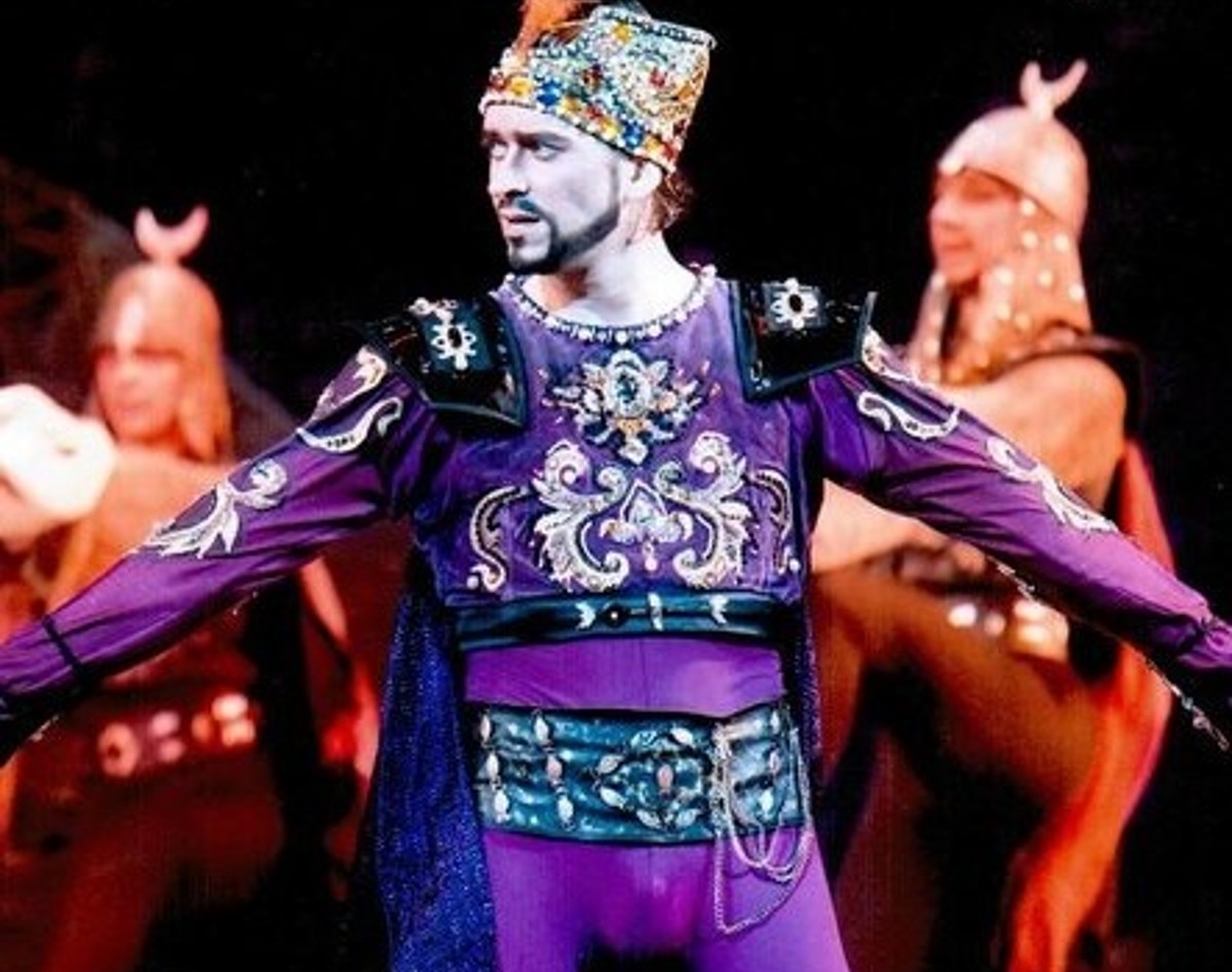 Morto sotto le bombe il primo ballerino dell’Opera ucraina Artem Datsishin Morto sotto le bombe il primo ballerino dell’Opera ucraina Artem Datsishin