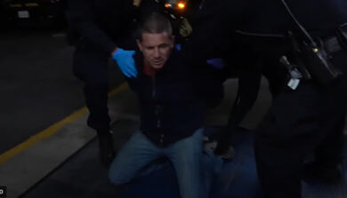 Usa, nuovo caso George Floyd: uomo morto nelle mani della polizia