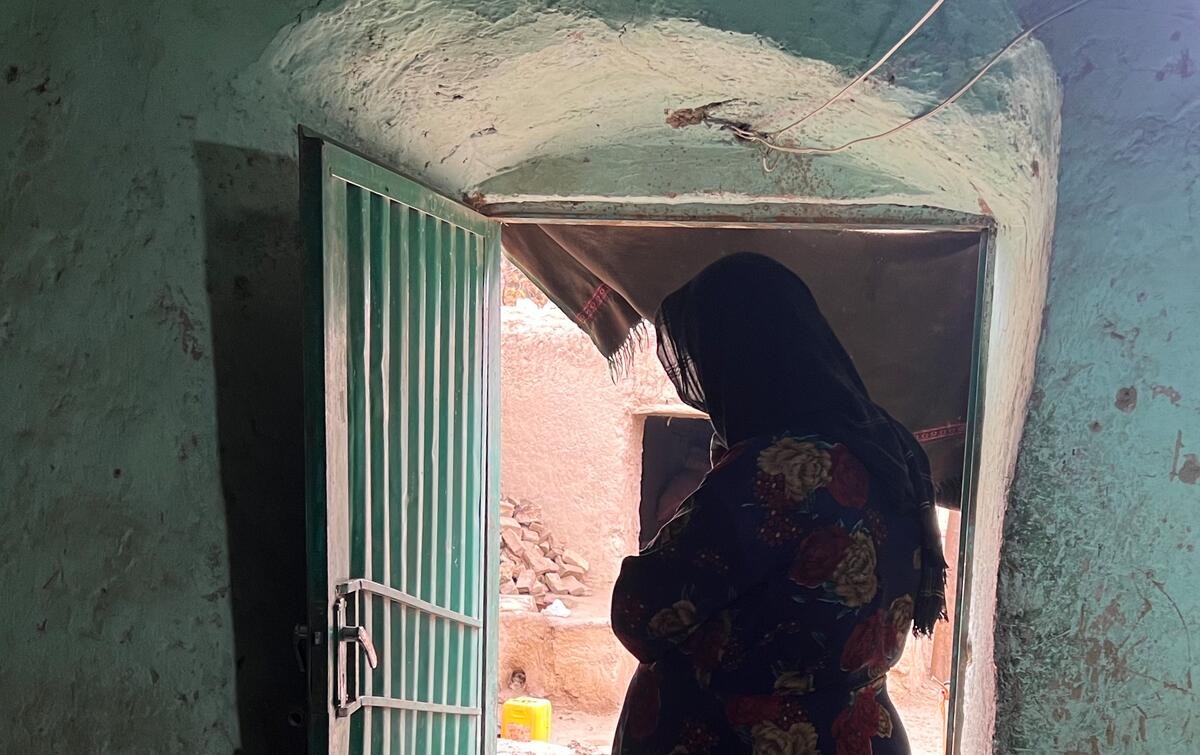 Afghanistan, una madre disperata ha venduto il suo bambino non ancora nato Afghanistan, una madre disperata ha venduto il suo bambino non ancora nato