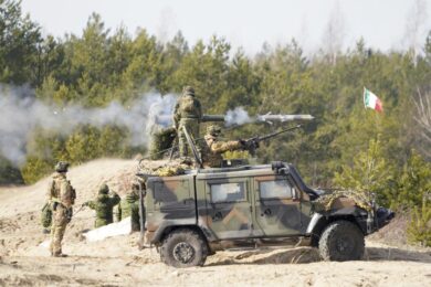 Guerra Ucraina, l’Ue si arma con Leonardo: dai droni ai sistemi satellitari