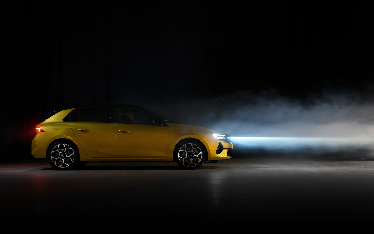Sulla nuova Opel Astra arrivano i fari Intelli-Lux LED Pixel Sulla nuova Opel Astra arrivano i fari Intelli-Lux LED Pixel