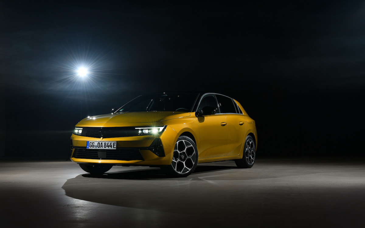 Sulla nuova Opel Astra arrivano i fari Intelli-Lux LED Pixel Sulla nuova Opel Astra arrivano i fari Intelli-Lux LED Pixel