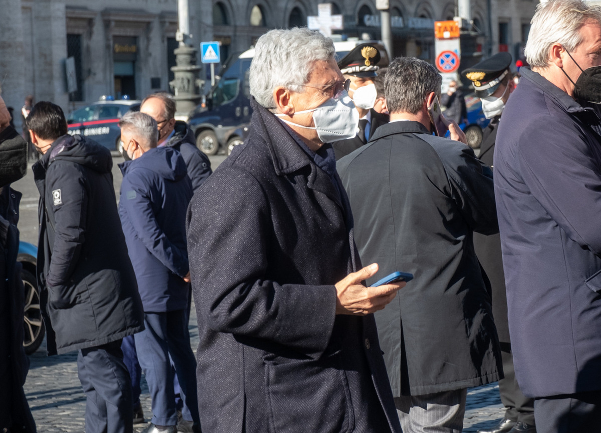 D’Alema e le armi alla Colombia. Mediatori legati anche al suo pregiato vino D’Alema e le armi alla Colombia. Mediatori legati anche al suo pregiato vino