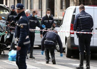 Milano, ciclista travolto: il sospetto di una gara tra auto