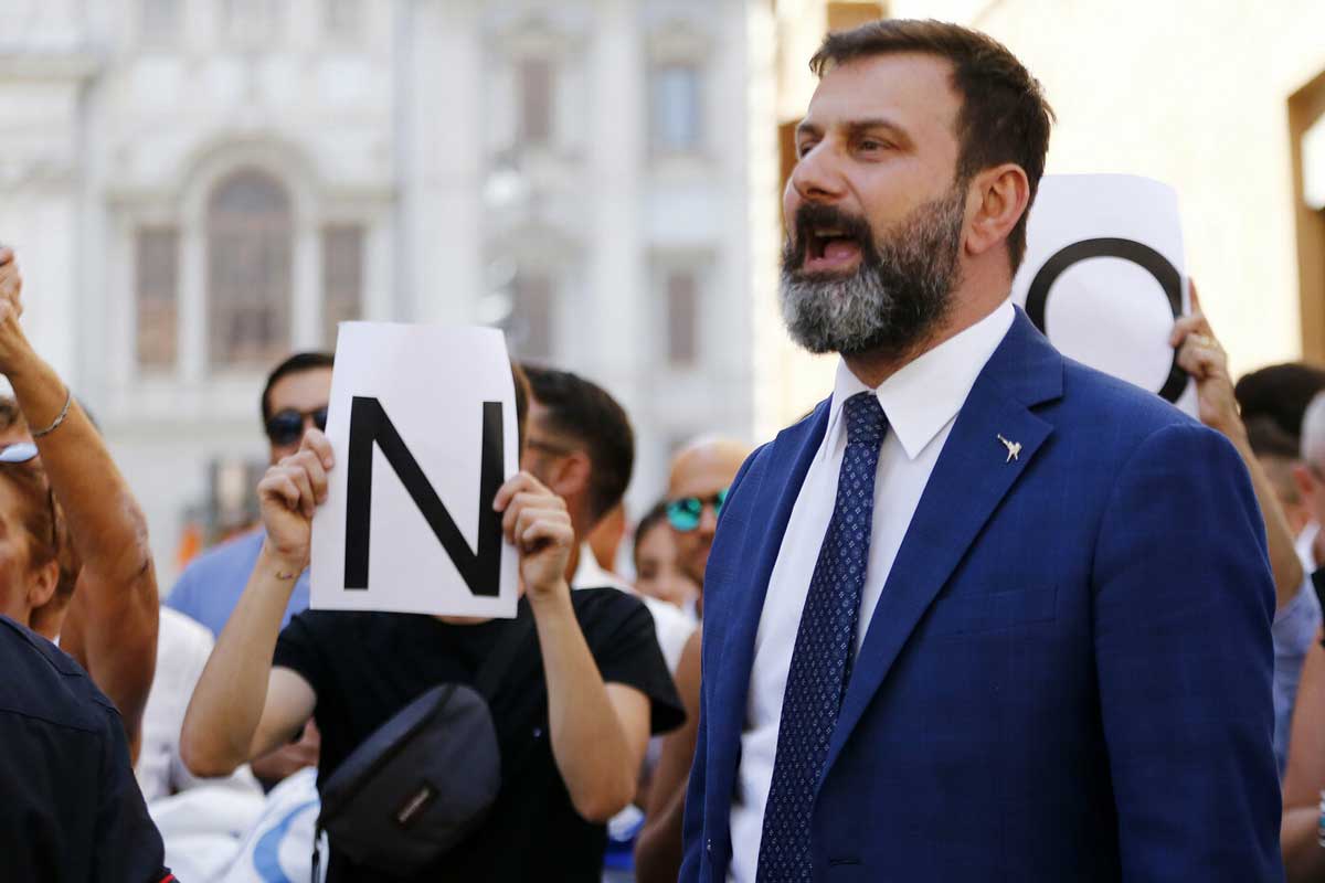 La Lega di Salvini si scioglie a primavera: caos a Roma e nel lazio, la fuga La Lega di Salvini si scioglie a primavera: caos a Roma e nel lazio, la fuga