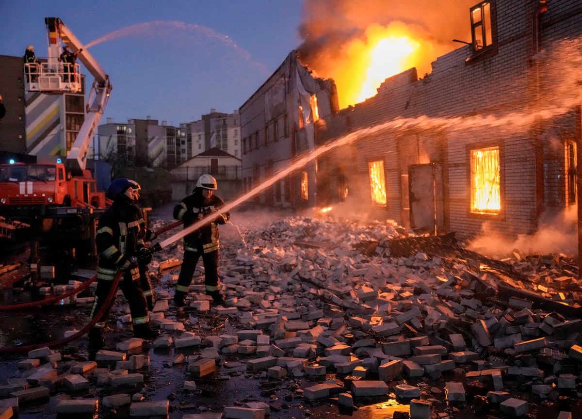 Guerra, ultimatum scaduto: Mariupol verrà rasa al suolo. Notte di bombe a Kiev Guerra, ultimatum scaduto: Mariupol verrà rasa al suolo. Notte di bombe a Kiev