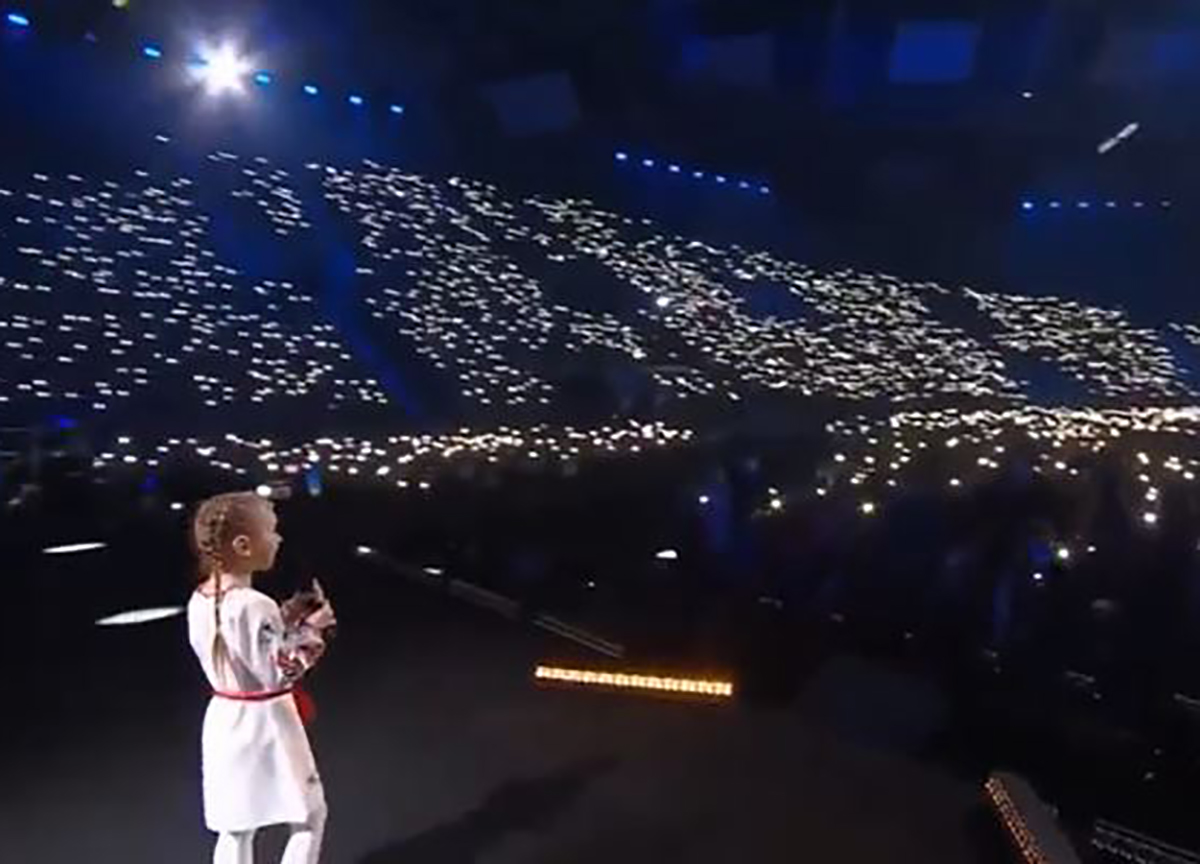 Polonia, la piccola Amalia commuove ancora cantando l’inno ucraino. VIDEO Polonia, la piccola Amalia commuove ancora cantando l’inno ucraino. VIDEO
