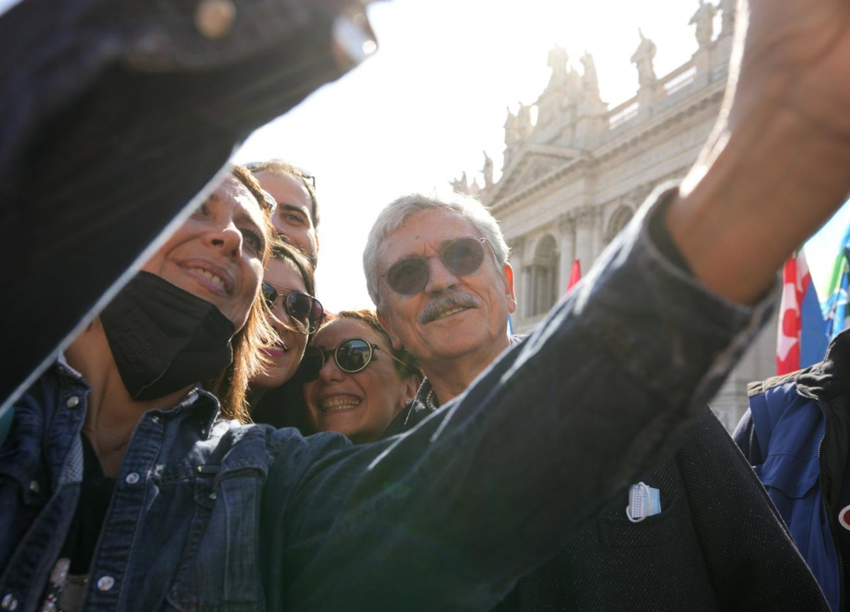 D’Alema, armi alla Colombia. La carta di Finmeccanica che inguaia l’ex premier D’Alema, armi alla Colombia. La carta di Finmeccanica che inguaia l’ex premier