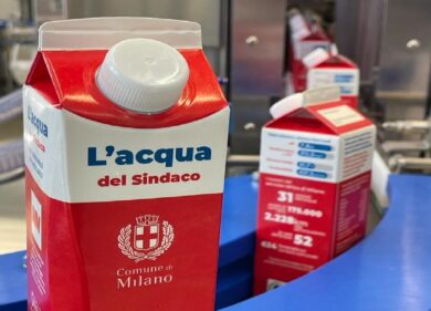Milano, l’acqua del sindaco in brick ecologici e sostenibili