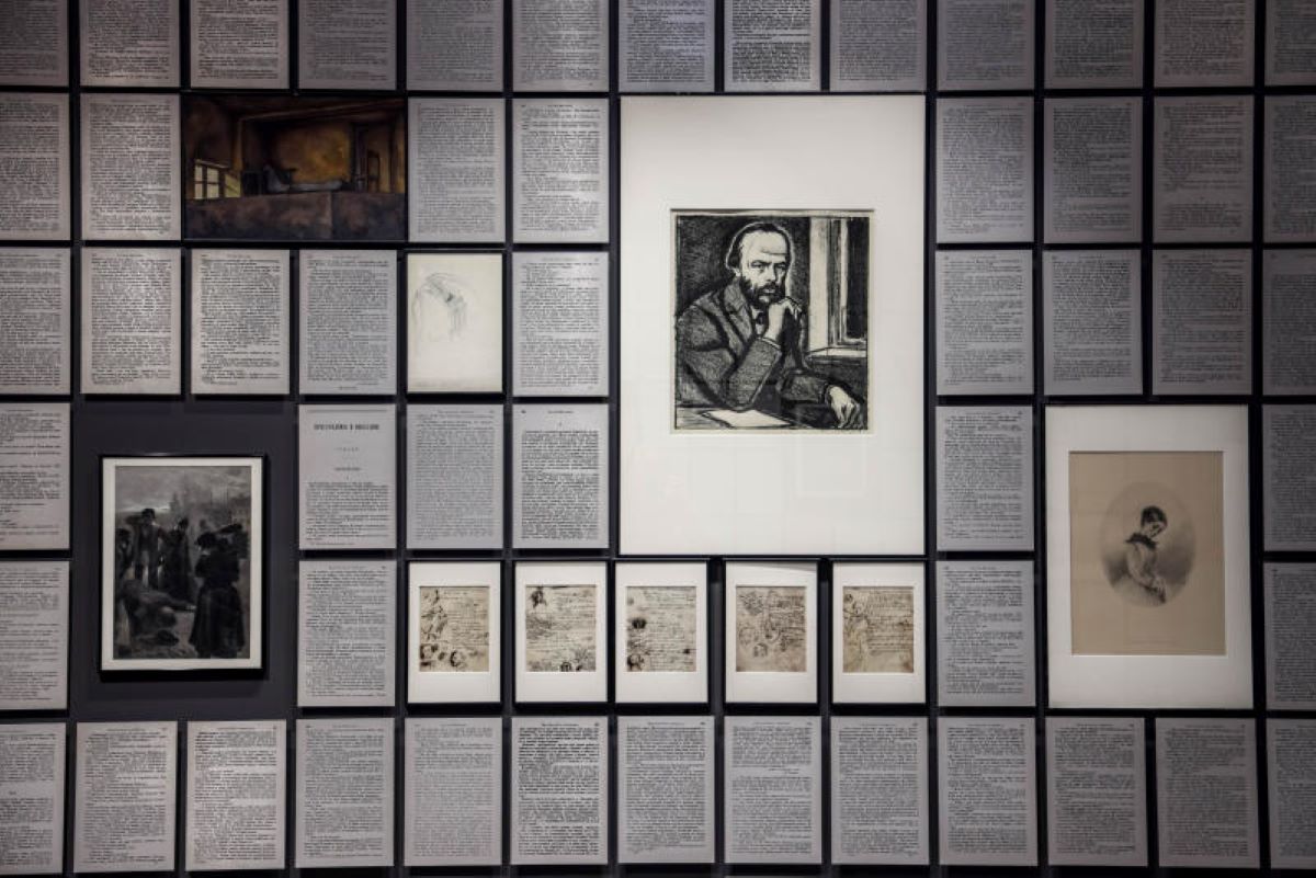Dostoevskij, volano le vendite: boom per i libri a tema Ucraina e Russia Dostoevskij, volano le vendite: boom per i libri a tema Ucraina e Russia