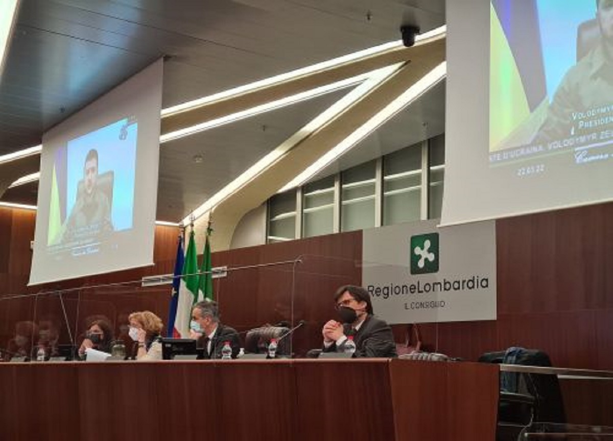 Zelensky, intervento in Regione Lombardia. Pd polemico: “FdI assente” Zelensky, intervento in Regione Lombardia. Pd polemico: “FdI assente”