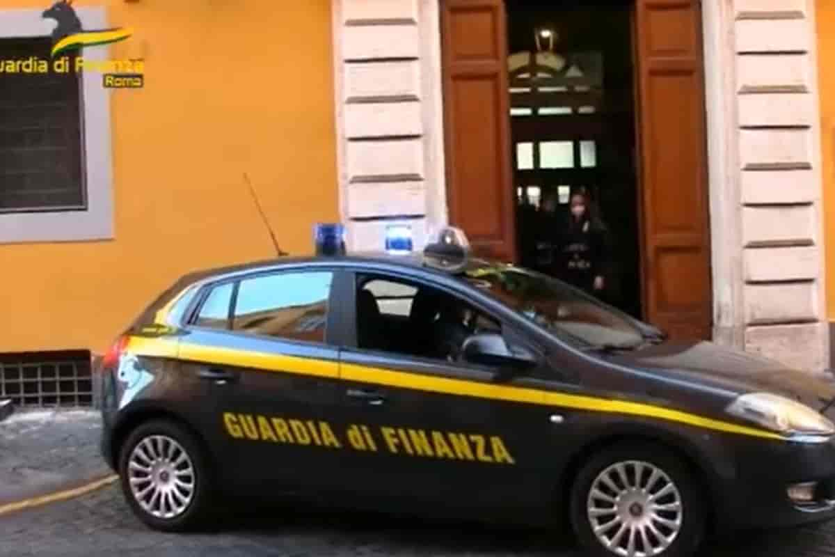 Vigili corrotti rilasciavano licenze edilizie a uno studio: tre arresti a Roma Vigili corrotti rilasciavano licenze edilizie a uno studio: tre arresti a Roma