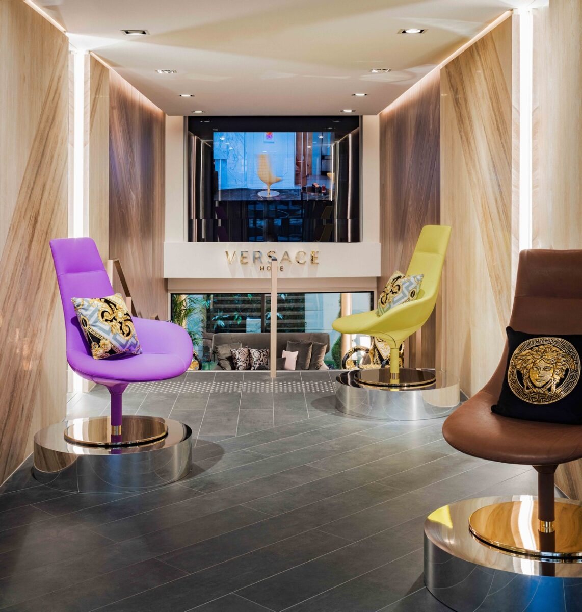 Versace Home sbarca a Parigi: al via il nuovo store di Luxury Living Versace Home sbarca a Parigi: al via il nuovo store di Luxury Living