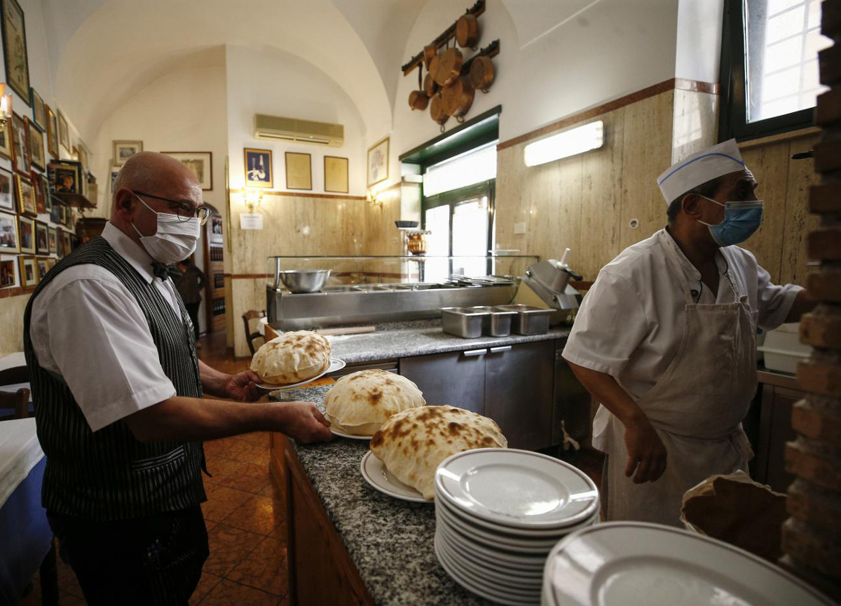 Ristoratori stressati per il Covid, mancano i camerieri e serve lo psicologo Ristoratori stressati per il Covid, mancano i camerieri e serve lo psicologo
