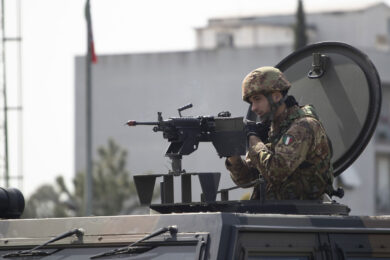 Guerra, l’esercito italiano non è pronto. Età media elevata e troppi graduati