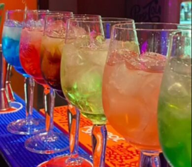 E’ arrivata la “spritzeria”: 16 varianti di drink con gusti e colori diversi