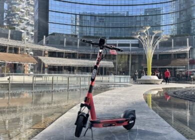 Milano, arrivano i nuovi monopattini in sharing targati Voi Technology